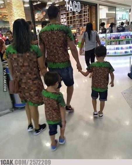 Potret kocak baju keluarga berkonsep kembaran ini bikin ngakak 